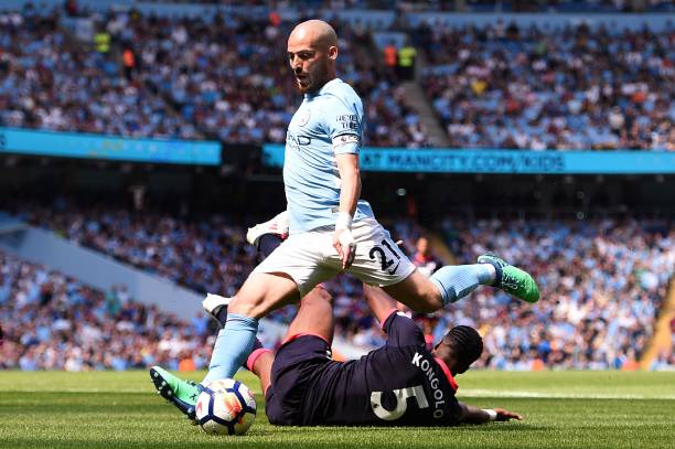 手在冲线前 手在冲线前